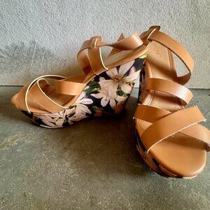 ViA UNO Nude Tan Strappy Floral Wedge Sandals | 8 | NWOT
